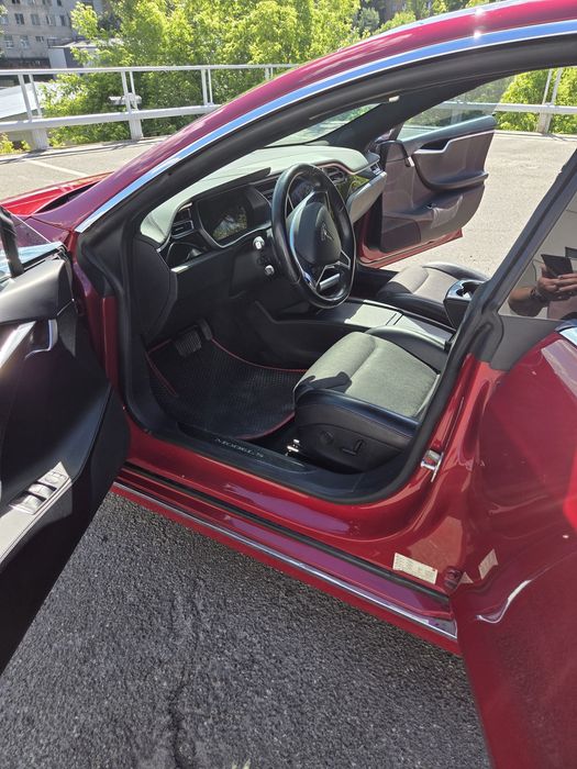 Tesla Model S  D75