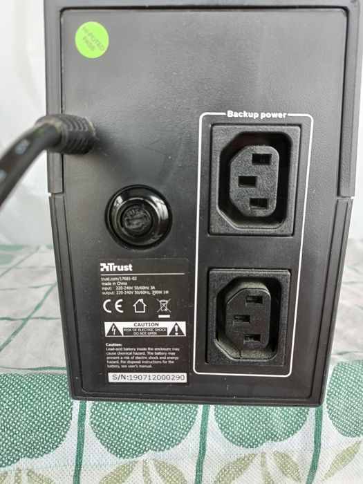 UPS Trust 600VA — Bateria nova
