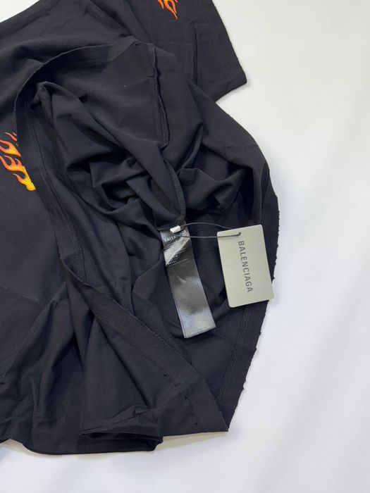 футболка Balenciaga Burning Unity Tee