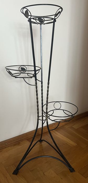 Кована підставка для вазонів