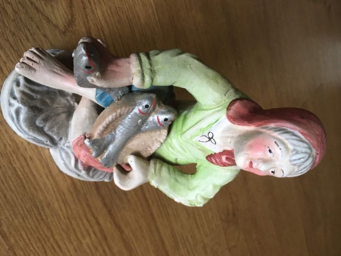 Fishmonger Statue431395778300497922