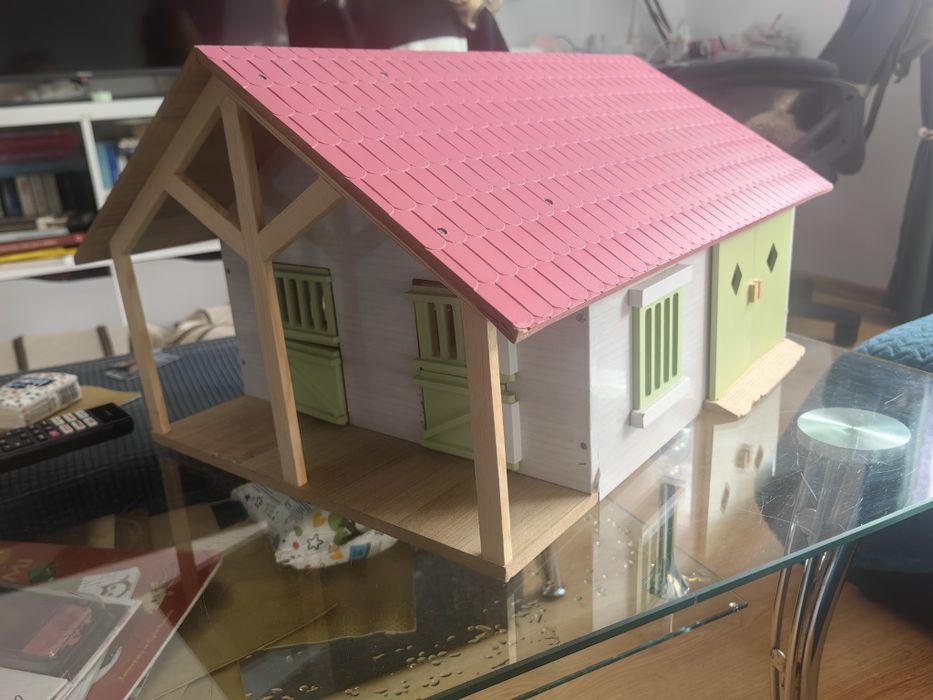 Stajnia drewniana z garażem Kids Globe