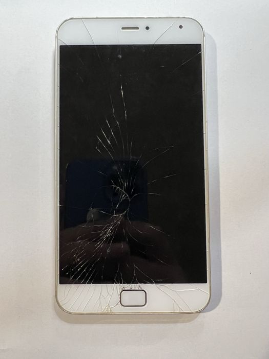 Срочно мобільний телефон Meizu, iphone, nokia, sonyMAX4 Pro модель M462 побитий екран