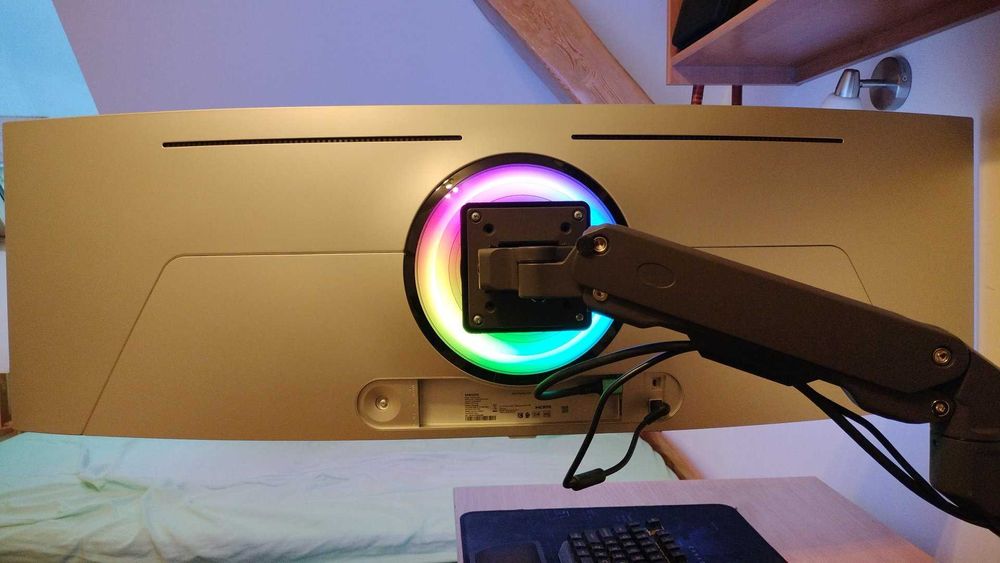 Samsung Odyssey G93SC OLED 49" z uchwytem na blat