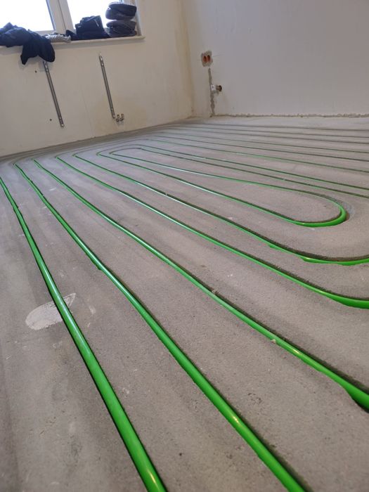 Ogrzewanie podłogowe frezowane frezowanie wylewki pompa ciepła