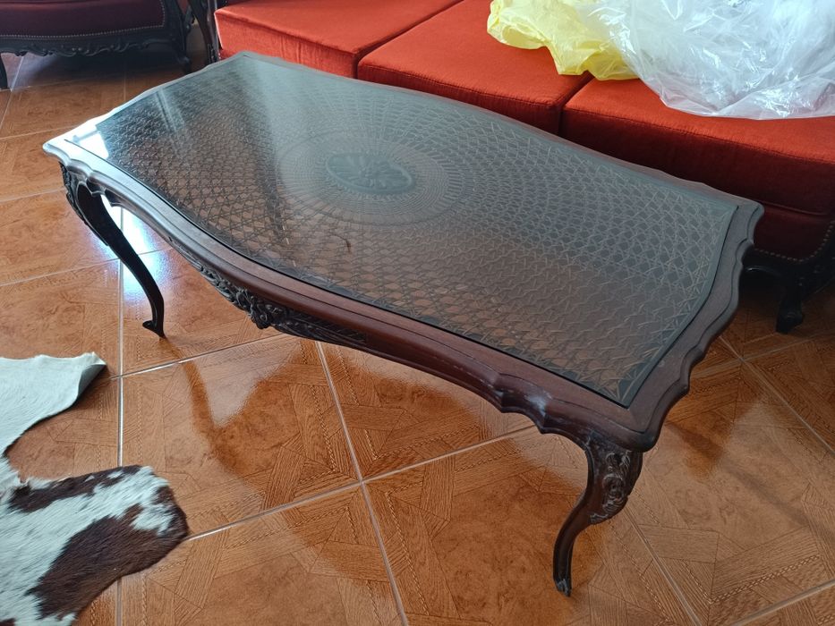 Sala de Jantar completa com mesa de centro e carro de chá