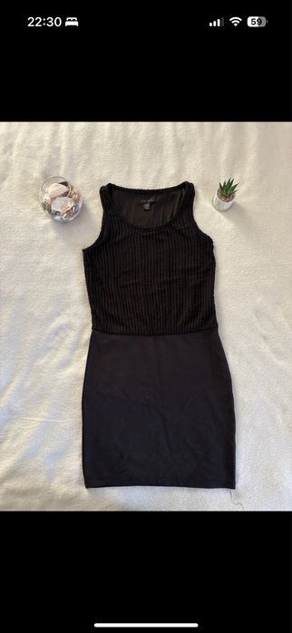 Czarna sukienka.    .