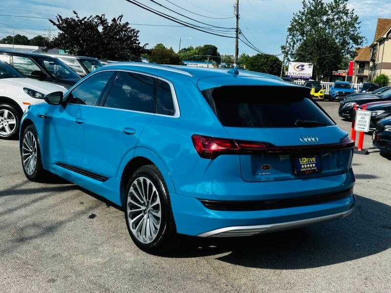 2019 Audi e-tron quattro Prestige