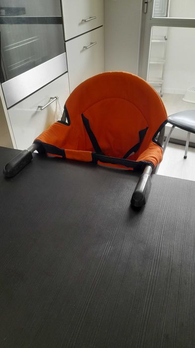 Cadeira de comer à mesa suspensa