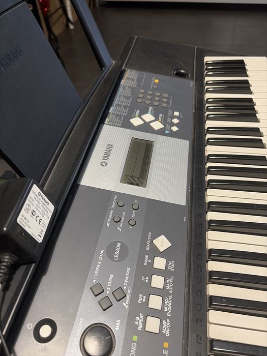 Teclado Yamaha YPT - E230