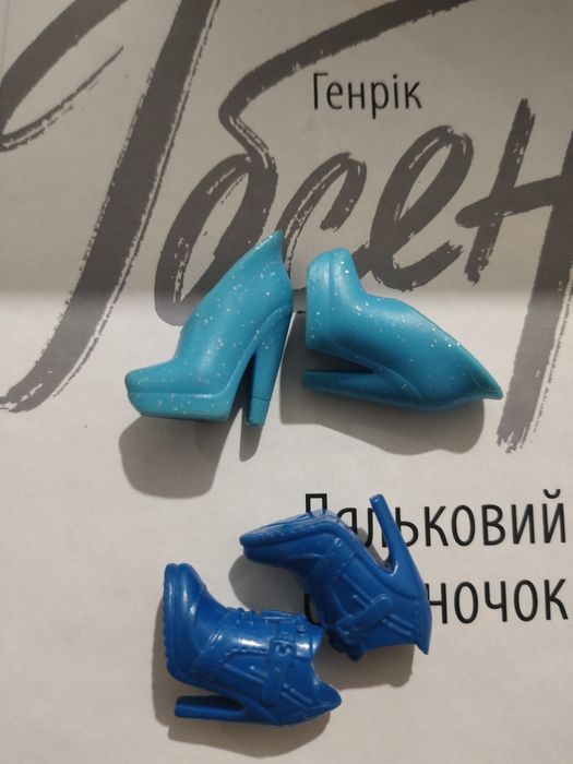 Взуття і одяг для ляльок  Monster High , Ever After High , Блум Winx