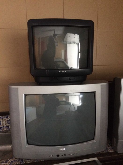 3 Televisores várias marcas