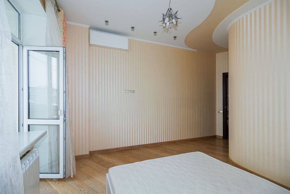 Без% Продам 3-к, вул. Чорновола 2 , метро 5 хвилин