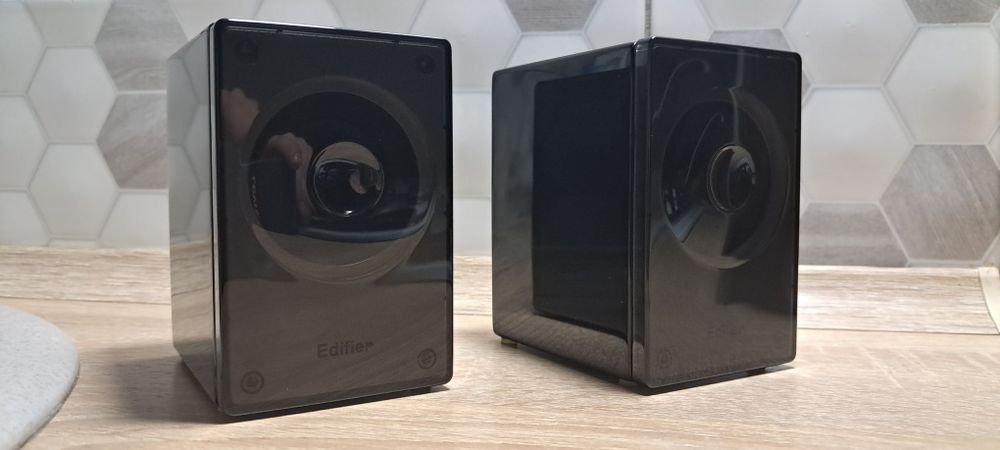 Продам эксклюзивные акустические колонки Edifier MP210  Black/Silver
