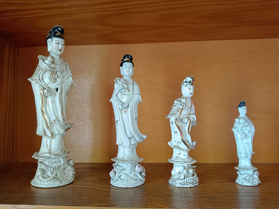 Elefante e estátuas