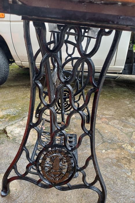 Máquina de Costura Singer,muito antiga e a funcionar