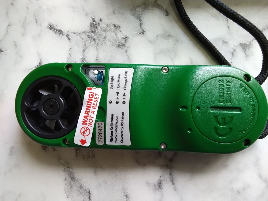 Метеостанція Kestrel 2000.