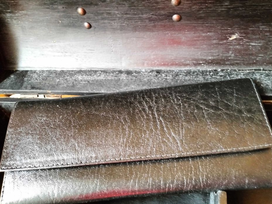 Carteira porta documentos com caneta Ouro Arte e calculadora solar.