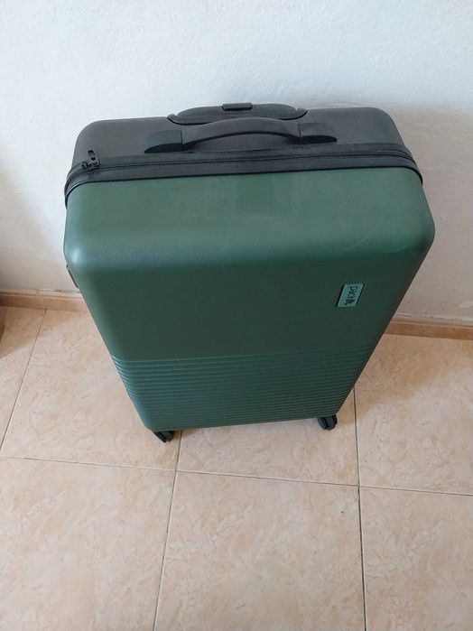 Mala Viagem Rigida de Porão Grande com 4 Rodas