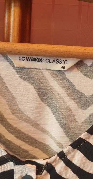 Жіноча блузка бренда LC WAIKIKI