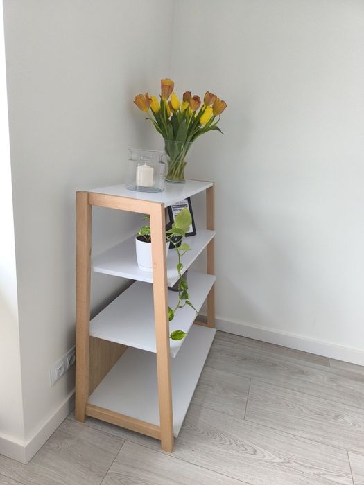 Komoda otwarta biała z drewnem