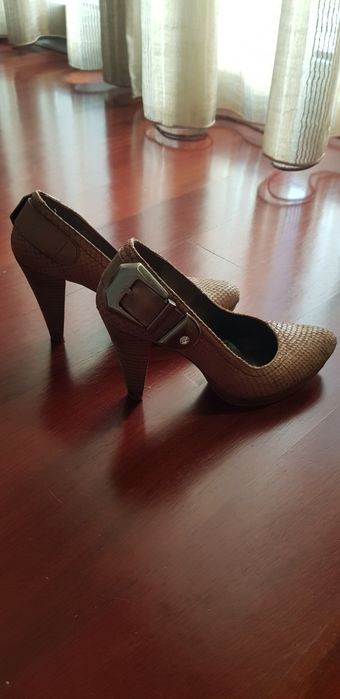 Sapatos beges escamas 100% pele n 36