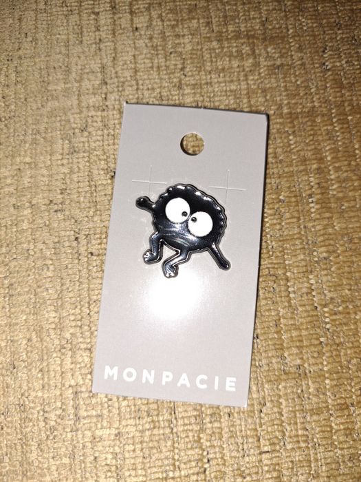 Броші на речі та рюкзаки