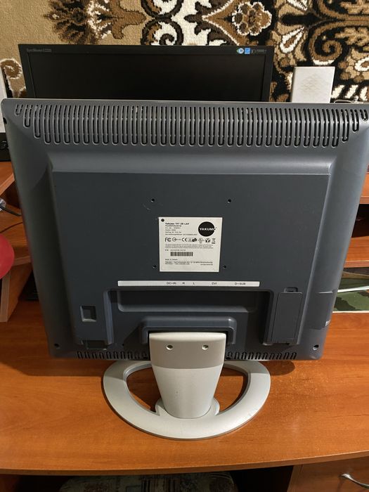 Монитор Yakumo 20’’