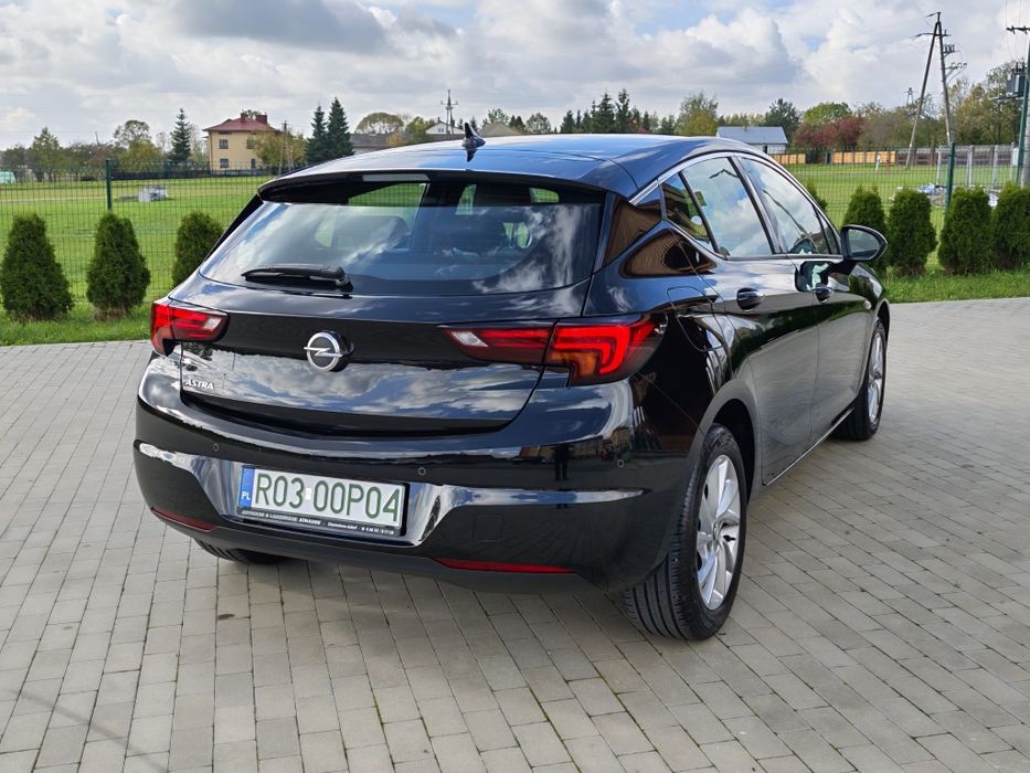 Opel Astra 1.4 b- rezerwacja
