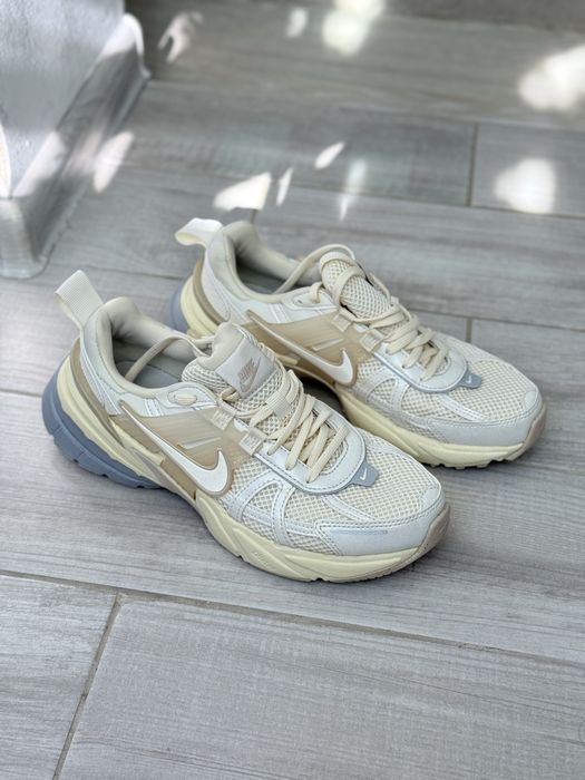 Продам кросівки NIKE V2K run
