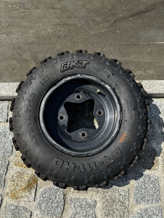 Pneus frente com jantes trx