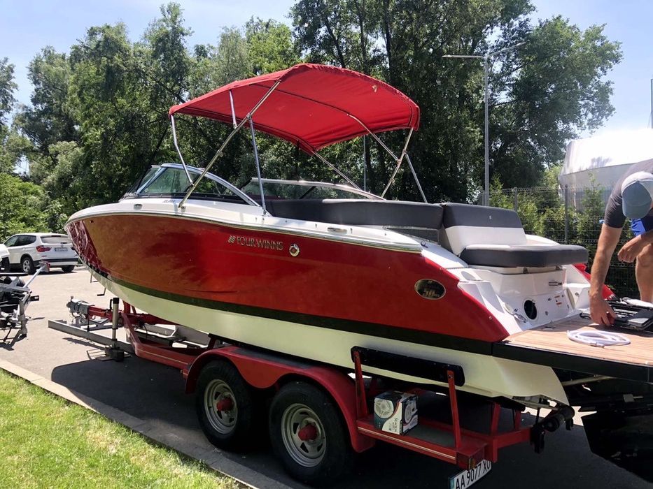 Продам катер Four Winns SL 242