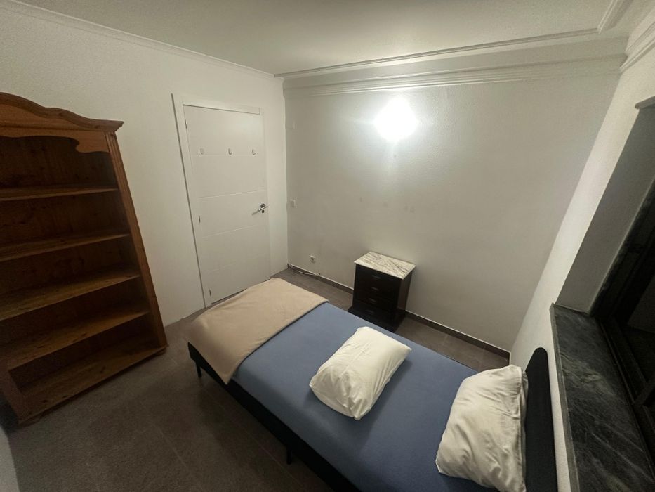 Quarto de Solteiro  - Arrenda-se