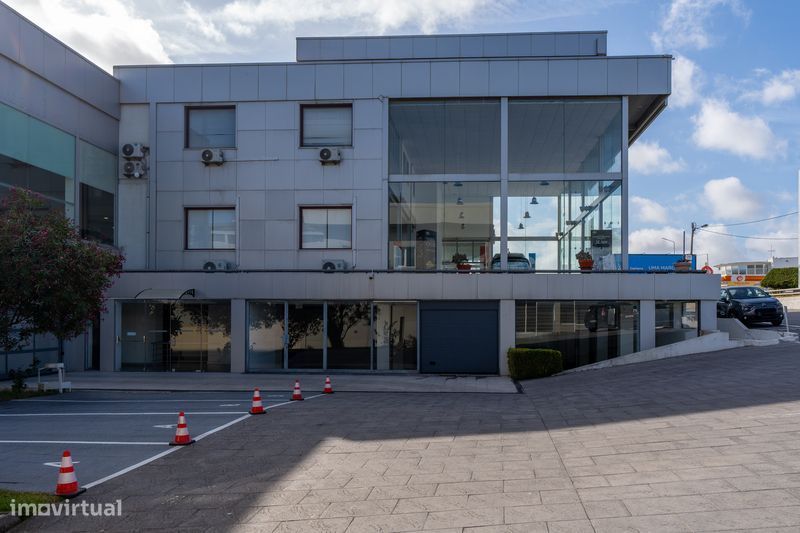 Escritório Ampliado c/ Terraço Privativo e Garagem | Torres Vedras