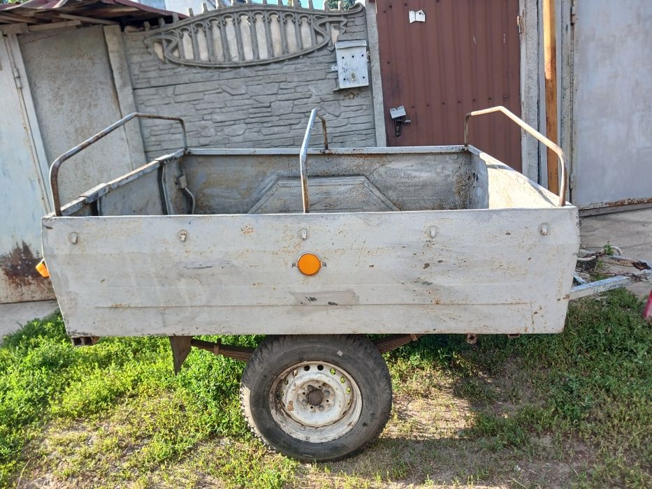 Продам три причепи до легкового автомобіля а гарному стані,один алюмінівий .торг