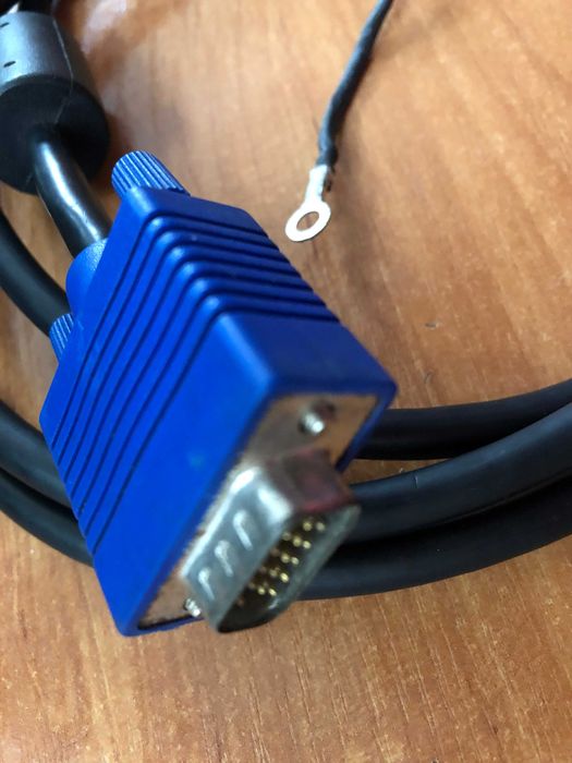 Kabel przewód łączący monitor z komputerem