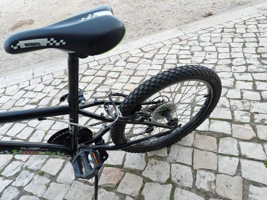 Bicicleta BTwin Criança com rodinhas de aprendizagem
