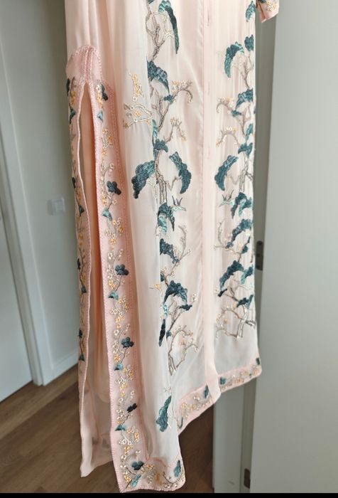 Conjunto Elegante de Duas Peças com Bordados Florais Exclusivos