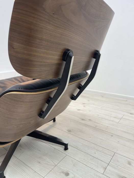 Легендарне крісло Eames Lounge Chair