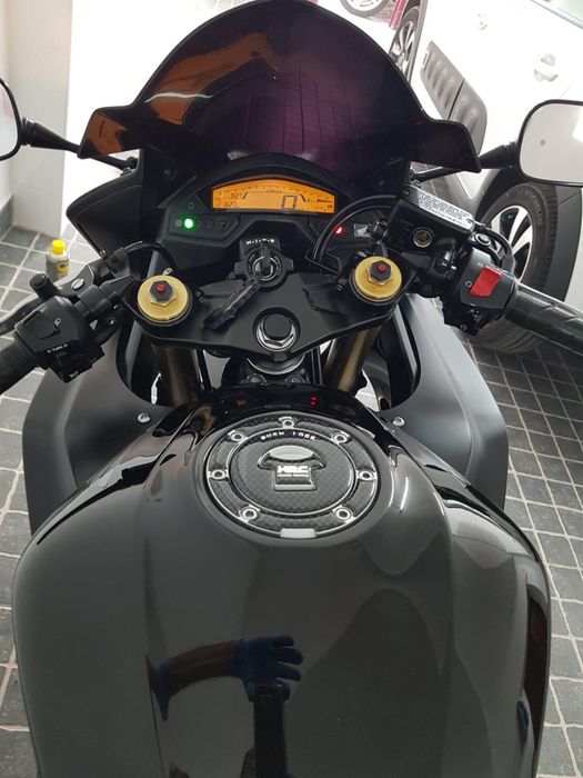 Honda CBR 600F 2011 – 28.000 km – Histórico Honda – Pneus novos
