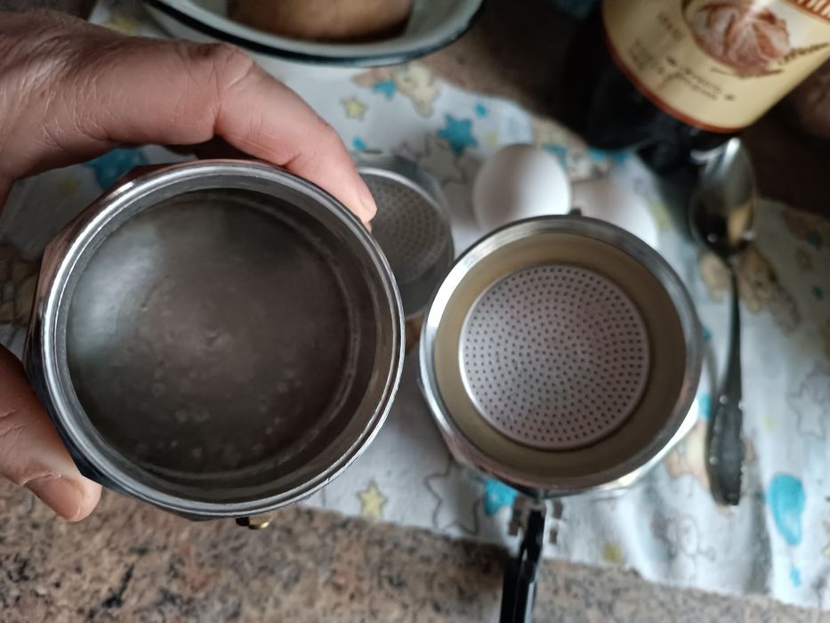 Гейзерная кофеварка новая