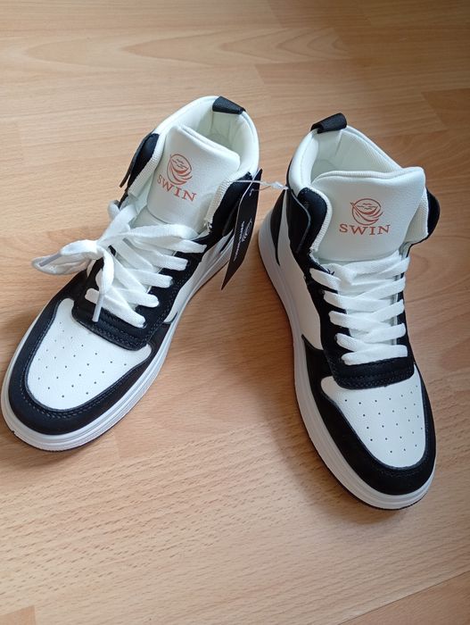Buty sportowe damskie Born2be