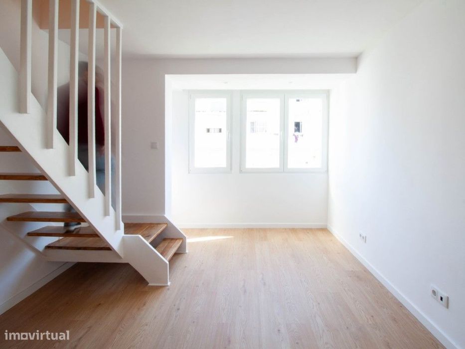 Apartamento T3 Duplex, Renovado, Vista Rio, Lisboa — Ajuda, Lisboa