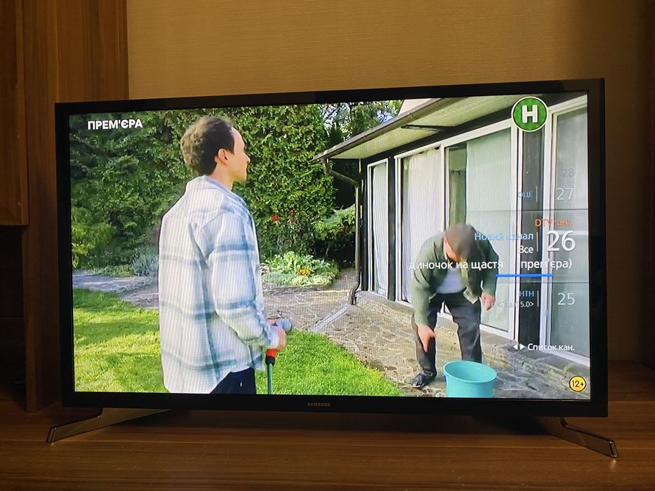 Телевізор Samsung UE32J4500AK Smart TV