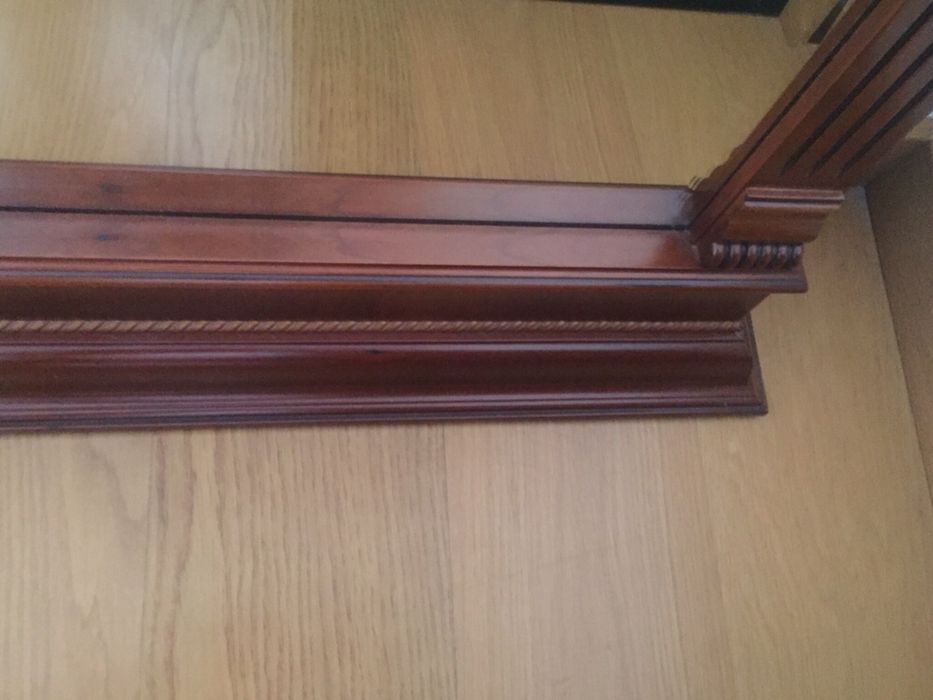 Espelho com moldura em Cerejeira