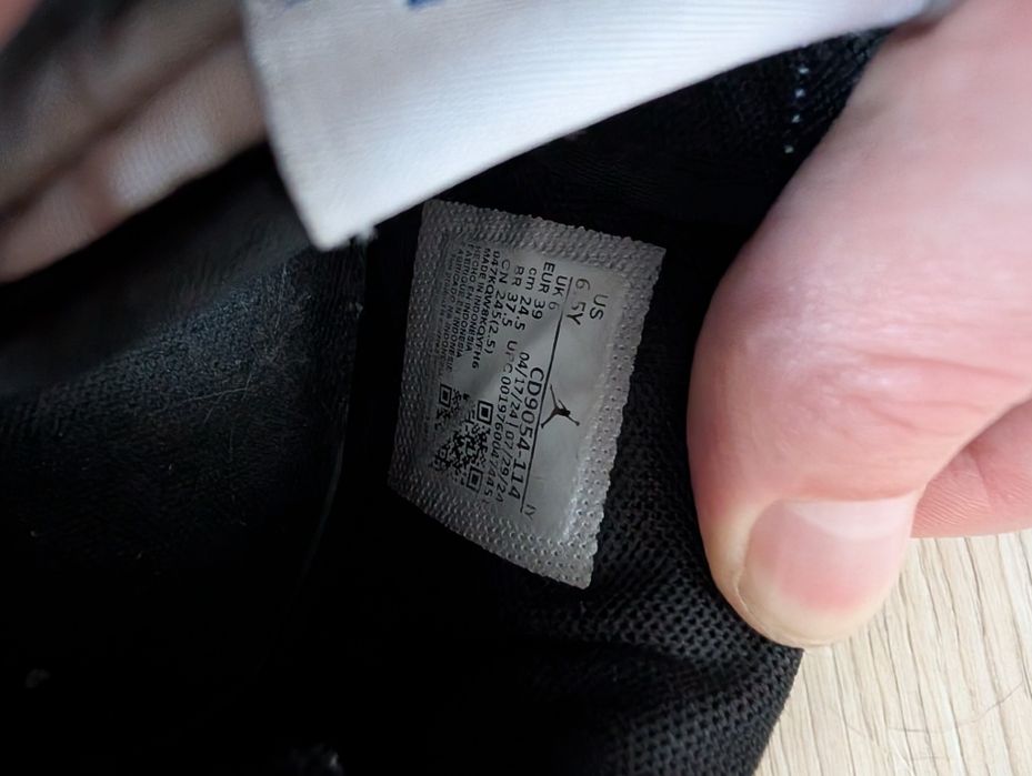 Jordan Buty dziecięce Air Jordan Legacy CD9054-114  rozmiar 39