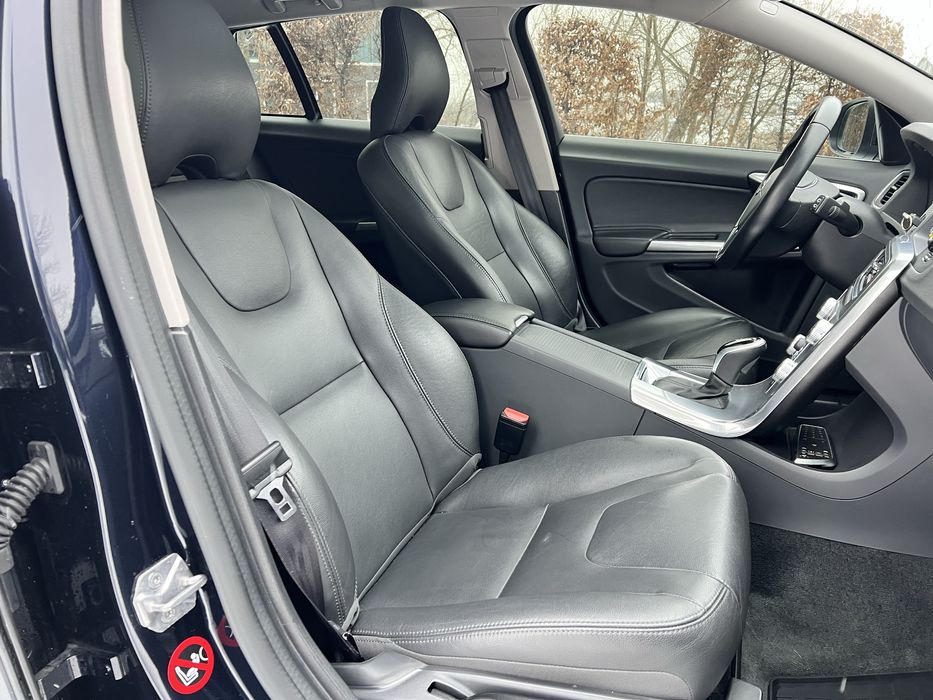 Volvo v60 2.0 4D Автомат Не фарбована