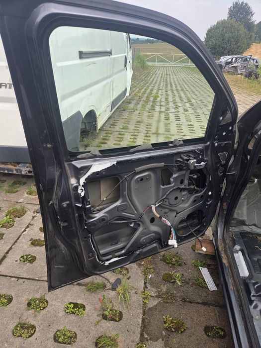 Drzwi przód tył prawe lewe nissan navara D40 KAP K669