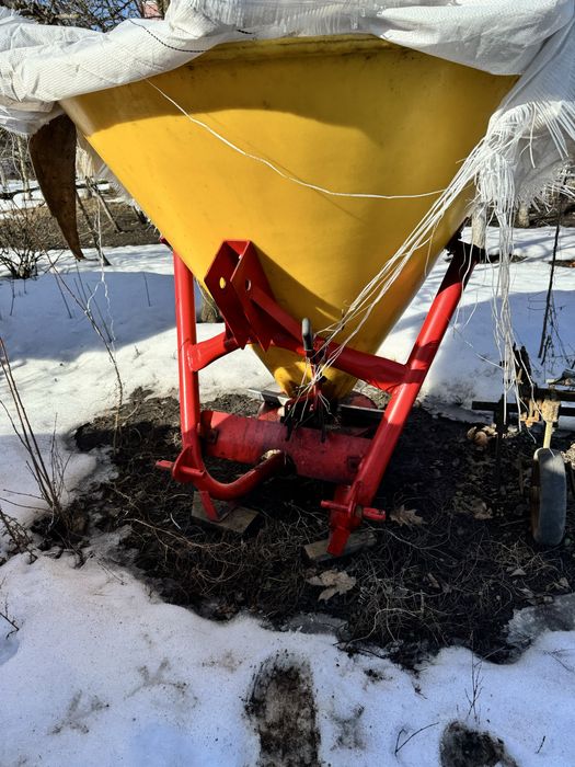 Розкидач добрив конус оприскувач