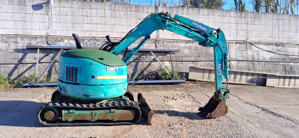 Mini giratória kubota 1400 kg